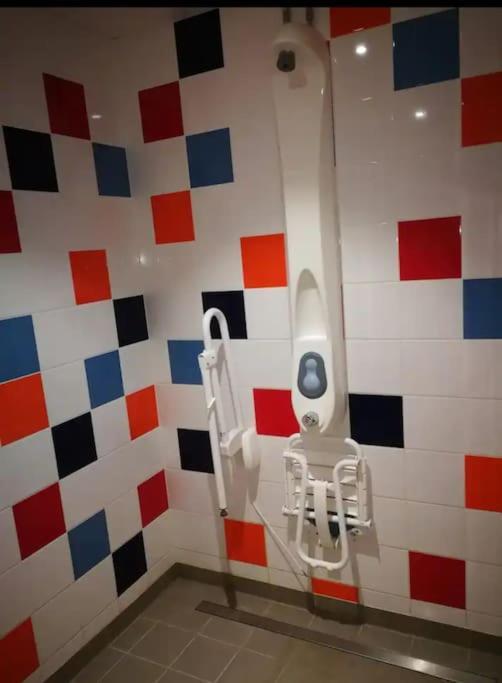 Nuit Insolite Sur L'Eau Au Port De Ouistreham Hotel Kültér fotó